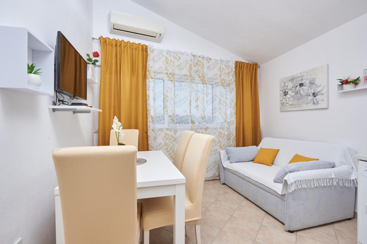 Apartments Lumi Rogoznica  Exterior photo